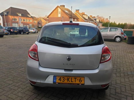 Renault Clio - 1.2 16V 75 Special Line - 1