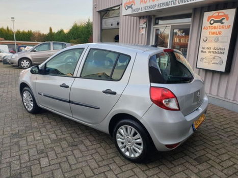 Renault Clio - 1.2 16V 75 Special Line - 1