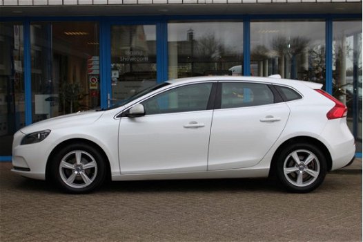 Volvo V40 - 2.0 D2 Momentum Harman/Kardon - Navi - PTS - 1