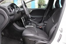 Volvo V40 - 2.0 D2 Momentum Harman/Kardon - Navi - PTS