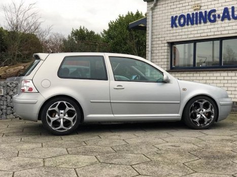 Volkswagen Golf - 1.8-5V Highline - 1