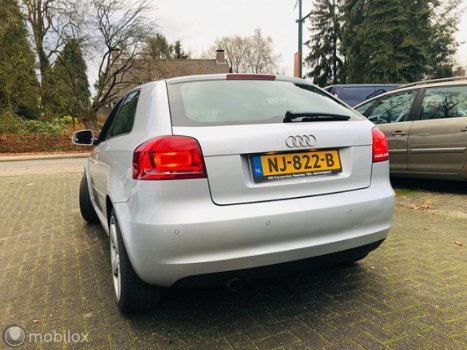 Audi A3 - 1.6 TDI Attraction Pro Line Navi / LM / Leder / Clima - 1