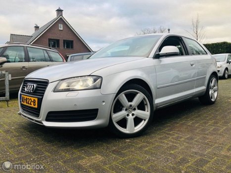 Audi A3 - 1.6 TDI Attraction Pro Line Navi / LM / Leder / Clima - 1