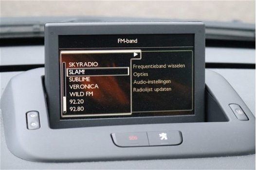 Peugeot 5008 - 1.6 BlueHDi Style 5p. 50 procent deal 5.975, - ACTIE LED / Navi / Clima / Bluetooth / - 1