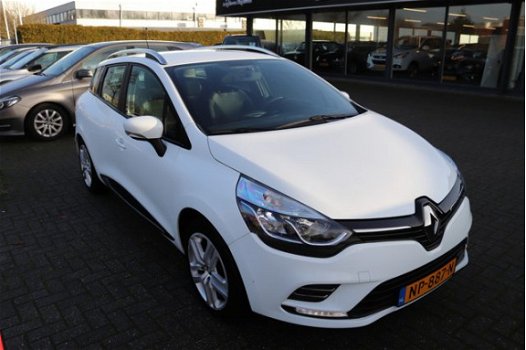 Renault Clio Estate - 0.9 TCe Zen 50 procent deal 4.975, - ACTIE LED / Trekhaak / LMV / Navi / Bluet - 1