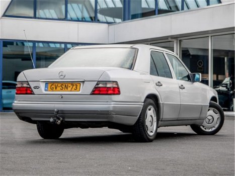 Mercedes-Benz E-klasse - 200 D 1e eigenaar - 1