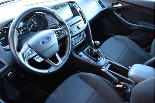 Ford Focus Wagon - 1.5 TDCI Lease Edition Navigatie/Clima/Cruise - 1