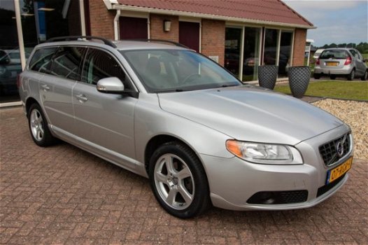 Volvo V70 - T4 MOMENTUM - 1