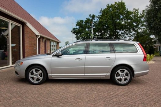 Volvo V70 - T4 MOMENTUM - 1