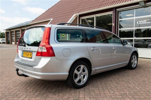 Volvo V70 - T4 MOMENTUM - 1