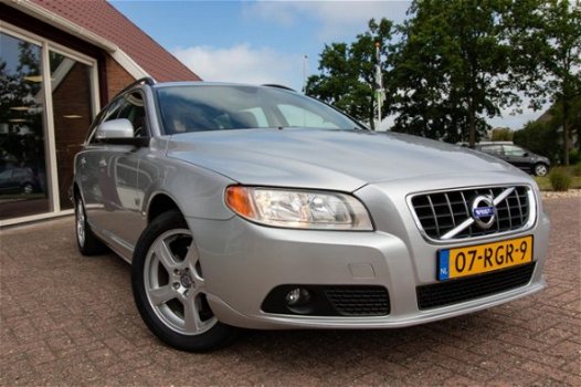 Volvo V70 - T4 MOMENTUM - 1