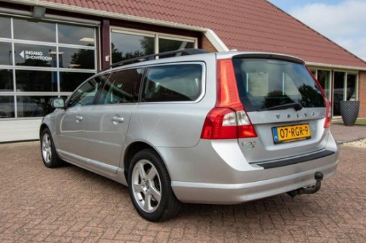 Volvo V70 - T4 MOMENTUM - 1