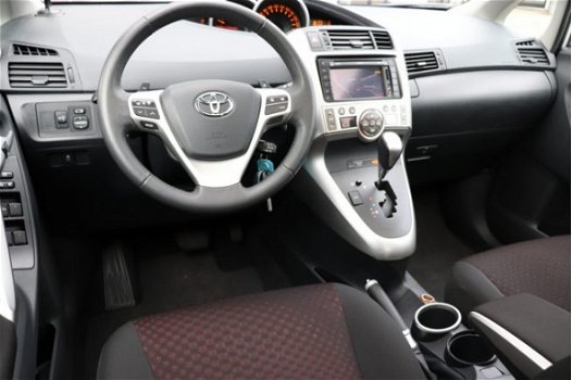 Toyota Verso - 1.8 VVT-i Business Limited Navigatie-Cruise control-Panoramadak - 1