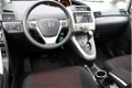 Toyota Verso - 1.8 VVT-i Business Limited Navigatie-Cruise control-Panoramadak - 1 - Thumbnail
