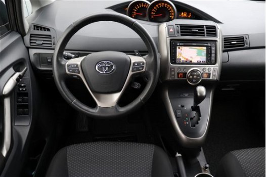 Toyota Verso - 1.8 VVT-i Dynamic Business 7p. Automaat Navigatie-Parkeercamera-Trekhaak - 1