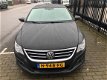 Volkswagen Passat CC - 2.0 TDI BlueMotion 4p. R-Line 170pk Xenon Panoramadak Pdc - 1 - Thumbnail