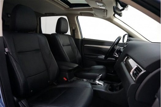 Mitsubishi Outlander - 2.0 PHEV Instyle Navigatie, Lederen bekleding, Schuifdak, Alarm - 1