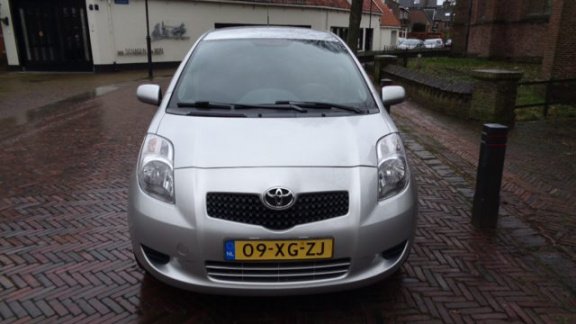 Toyota Yaris - 1.3 16V VVTI 5-DRS Sol - 1