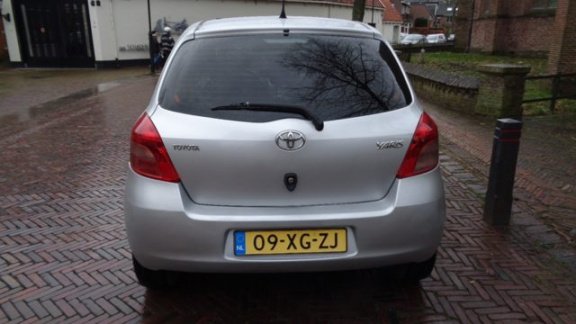 Toyota Yaris - 1.3 16V VVTI 5-DRS Sol - 1