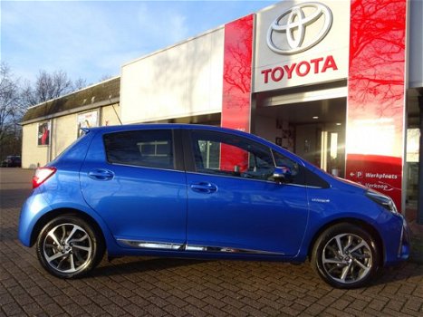 Toyota Yaris - 1.5 Hybrid Premium / Panoramadak / Keyless Entry / Navigatie / DAB / Parkeercamera / - 1