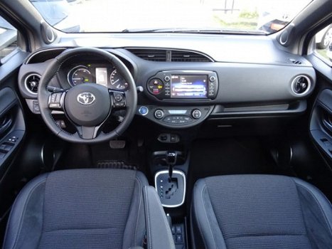 Toyota Yaris - 1.5 Hybrid Premium / Panoramadak / Keyless Entry / Navigatie / DAB / Parkeercamera / - 1