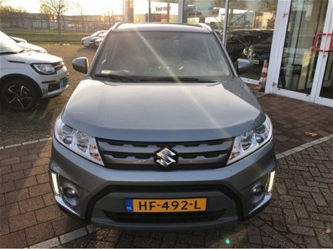 Suzuki Vitara - 1.6 Exclusive Navigatie, trekhaak, armsteun, achterspoiler, stootlijsten, 1e eigenaa - 1