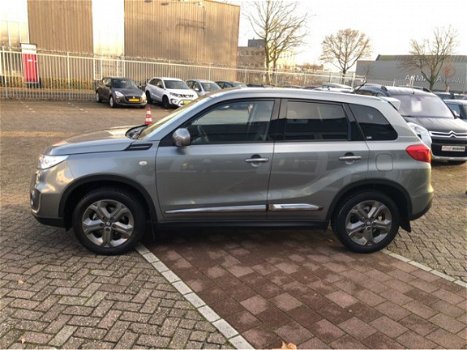 Suzuki Vitara - 1.6 Exclusive Navigatie, trekhaak, armsteun, achterspoiler, stootlijsten, 1e eigenaa - 1