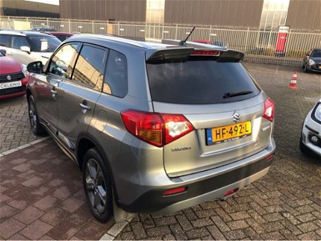 Suzuki Vitara - 1.6 Exclusive Navigatie, trekhaak, armsteun, achterspoiler, stootlijsten, 1e eigenaa - 1