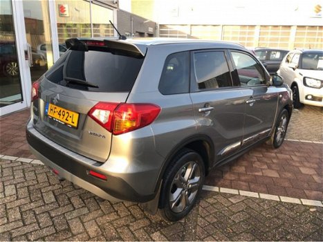 Suzuki Vitara - 1.6 Exclusive Navigatie, trekhaak, armsteun, achterspoiler, stootlijsten, 1e eigenaa - 1