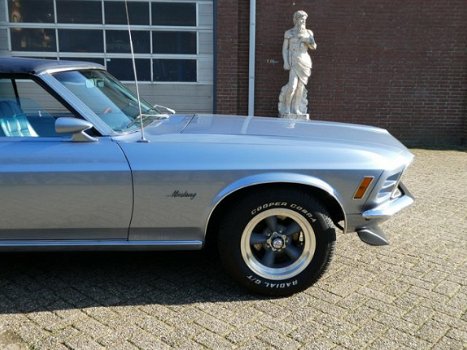 Ford Mustang Convertible - 1