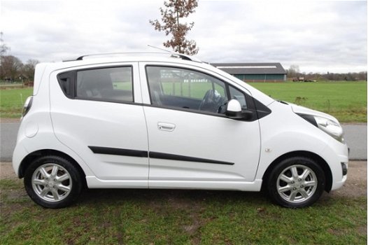 Chevrolet Spark - 1.0 16V LT White Limited Edition Bi-Fuel Dealer onderhouden zeer luxe - 1