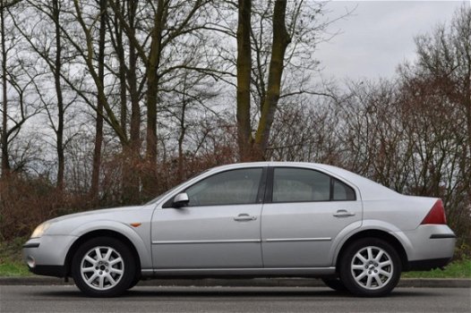 Ford Mondeo - 1.8-16V First Edition AIRCO/CRUISE/BLUETOOTH PARROT NETTE AUTO - 1