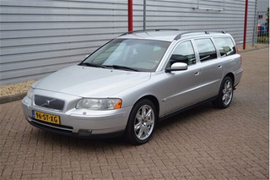 Volvo V70 - 2.4 D5 Edition II NAVI // Leder // Xenon // Trekhaak - 1