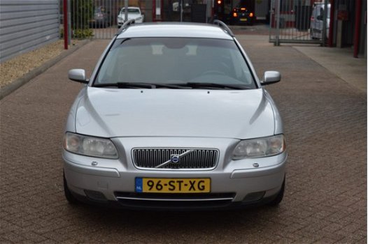 Volvo V70 - 2.4 D5 Edition II NAVI // Leder // Xenon // Trekhaak - 1