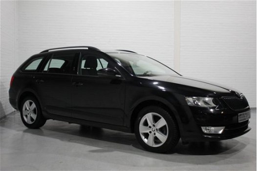 Skoda Octavia Combi - 1.6 TDI Greentech Elegance EXCL. BTW/BPM Navi Clima Bluetooth Cruisecontrol - 1