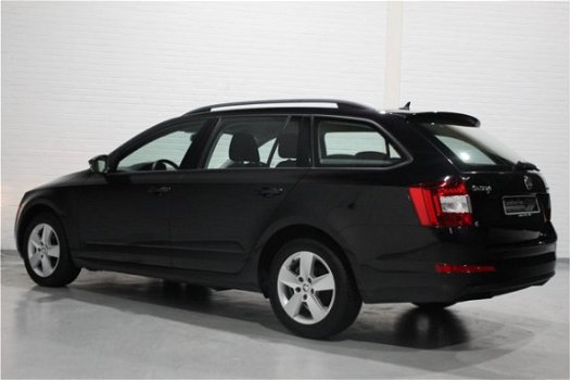 Skoda Octavia Combi - 1.6 TDI Greentech Elegance EXCL. BTW/BPM Navi Clima Bluetooth Cruisecontrol - 1