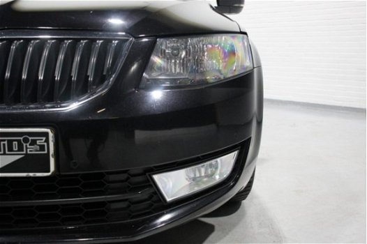 Skoda Octavia Combi - 1.6 TDI Greentech Elegance EXCL. BTW/BPM Navi Clima Bluetooth Cruisecontrol - 1