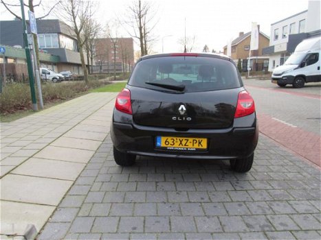 Renault Clio - 1.2 16V Airco/Cruise etc - 1