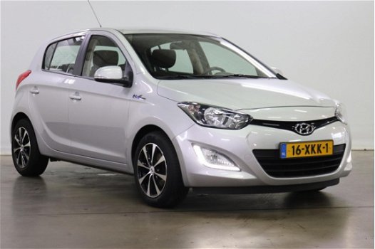 Hyundai i20 - 1.2i 85pk i-Motion |Lichtmetaal |Airco |Trekhaak - 1