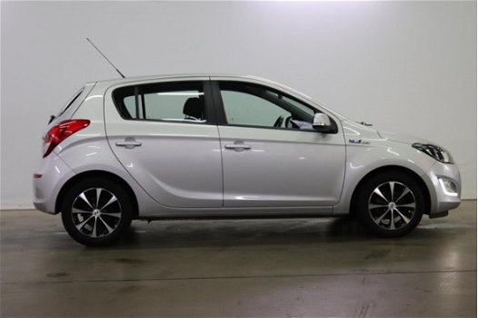 Hyundai i20 - 1.2i 85pk i-Motion |Lichtmetaal |Airco |Trekhaak - 1