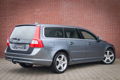 Volvo V70 - 2.0T Momentum, Navi, Trekhaak, PDC V+A - 1 - Thumbnail
