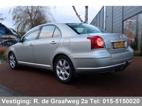 Toyota Avensis - 2.0 VVTi Executive Business | Leder | Lichtmetalen velgen | Navigatie | Cruise Cont - 1