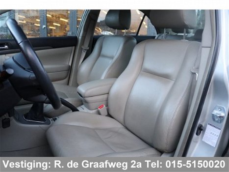 Toyota Avensis - 2.0 VVTi Executive Business | Leder | Lichtmetalen velgen | Navigatie | Cruise Cont - 1