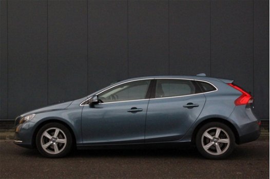 Volvo V40 - 1.6 D2 Momentum Navigatie/Parkeersensor/Winterset/1e eigenaar - 1