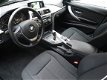 BMW 3-serie - 318i 136pk Automaat *Navigatie* Eerste eigenaar* BTW Auto* Camera - 1 - Thumbnail