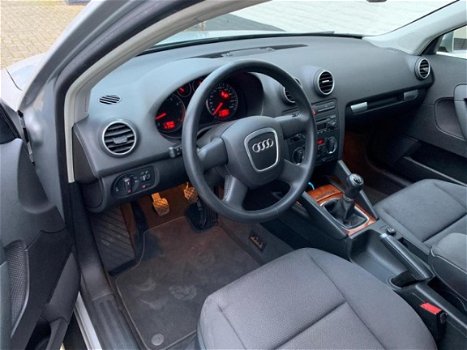 Audi A3 Sportback - 1.6 FSI Ambiente / ECC/ PDC/ Cruise Control - 1