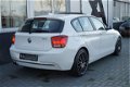 BMW 1-serie - 118i Sport Aut. Navi|Dak|Xenon|PDC Wit - 1 - Thumbnail
