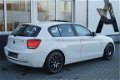 BMW 1-serie - 118i Sport Aut. Navi|Dak|Xenon|PDC Wit - 1 - Thumbnail