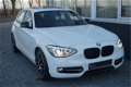 BMW 1-serie - 118i Sport Aut. Navi|Dak|Xenon|PDC Wit - 1 - Thumbnail