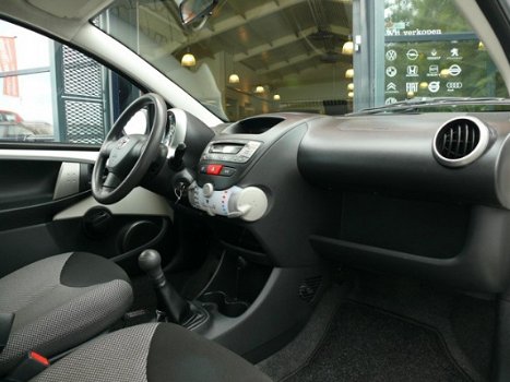 Toyota Aygo - 1.0 VVT-i Comfort Airco Led/Dag Rij Verlichting Elec Pakket Nieuwe Apk - 1